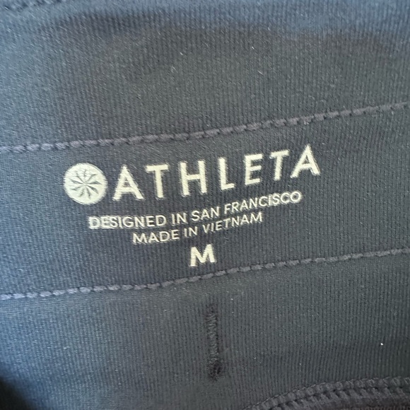 New Athleta Navy Blue Metro Downtown 7’ Shorts Women’s M - Picture 6 of 9
